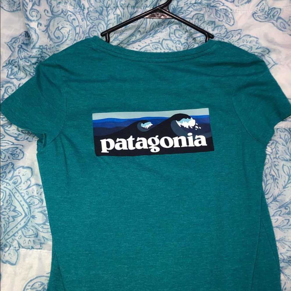 PATAGONIA SLIM FIT TEE ///SALE!!! 24 hrs!!!///